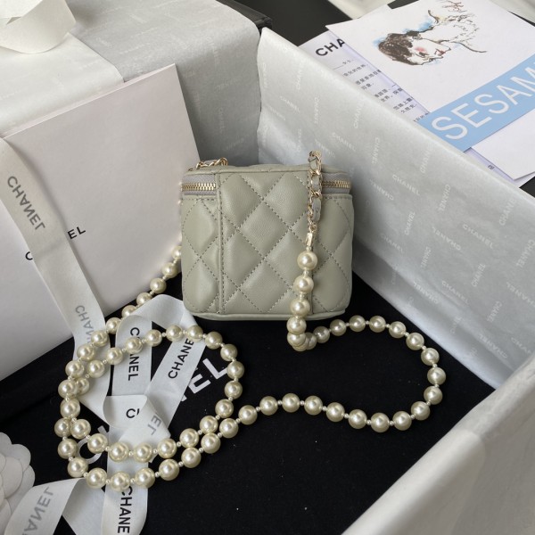 Handbag   Chanel  AP2581  size 8.5*11*7 cm