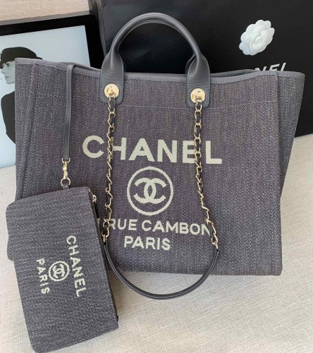  Handbag   Chanel  size  38 cm