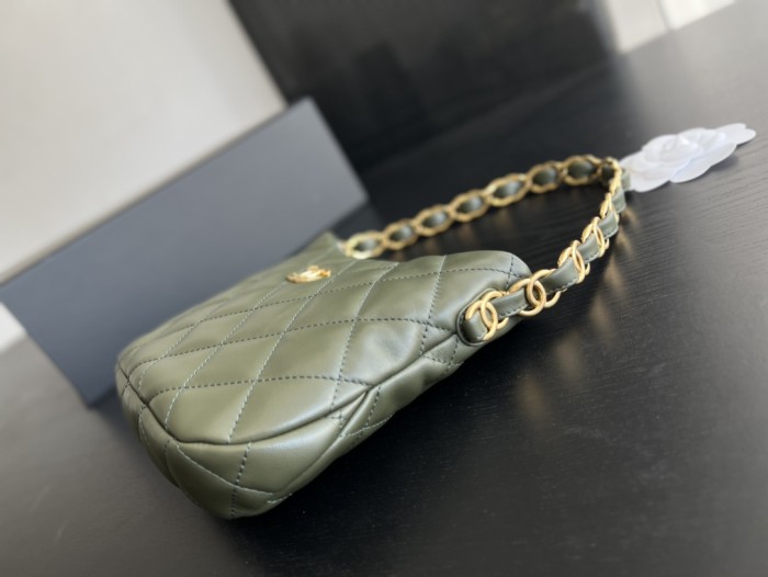 Handbag   Chanel  size  17.5cm24cm6 cm