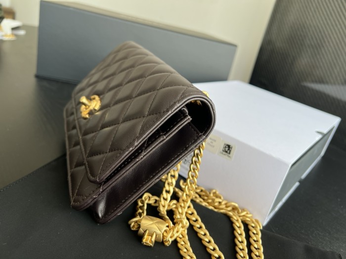 Handbag   Chanel  AP3043  size  19 cm