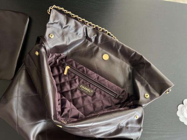 Handbag   Chanel  size  39cmx42cmx8 cm