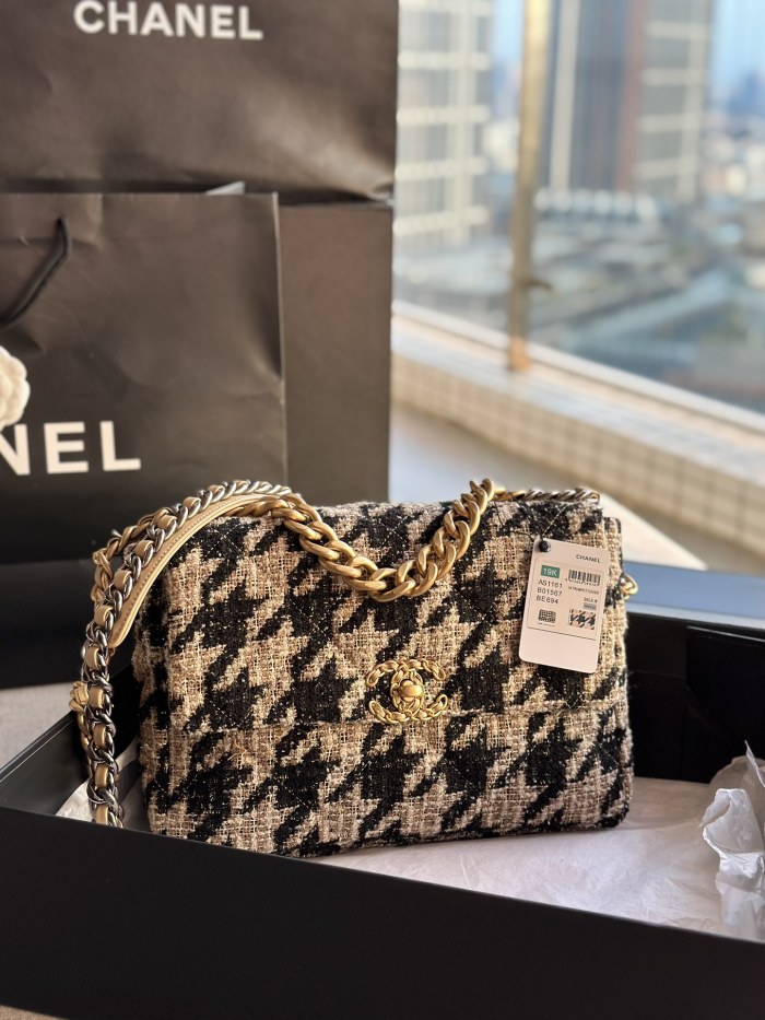 Handbag   Chanel  AS1161  size 30 CM