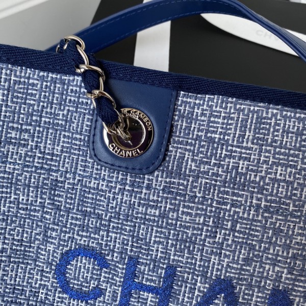  Handbag  Chanel  size  38*30*21 cm