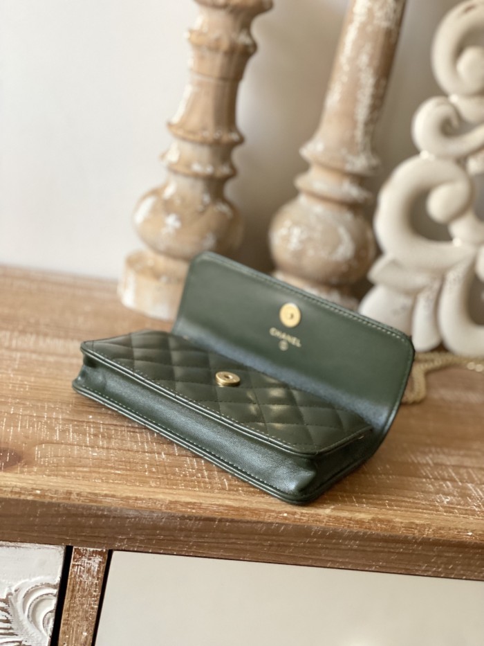 Handbag   Chanel  81224  size 16 cm