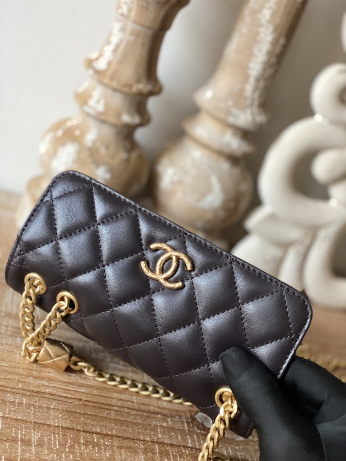 Handbag   Chanel  81224  size 16 cm