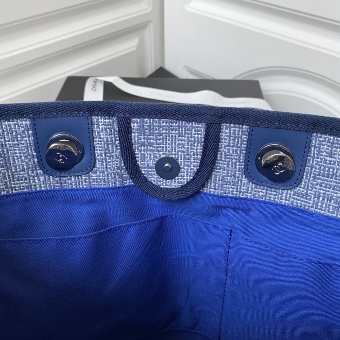  Handbag  Chanel  size  38*30*21 cm