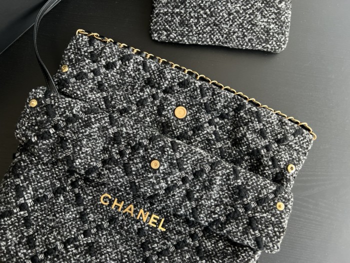 Handbag   Chanel  3261  size  39cmx42cmx8 cm