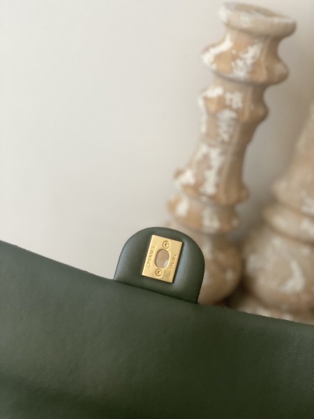 Handbag   Chanel  AS3609  size  16x25x10 cm