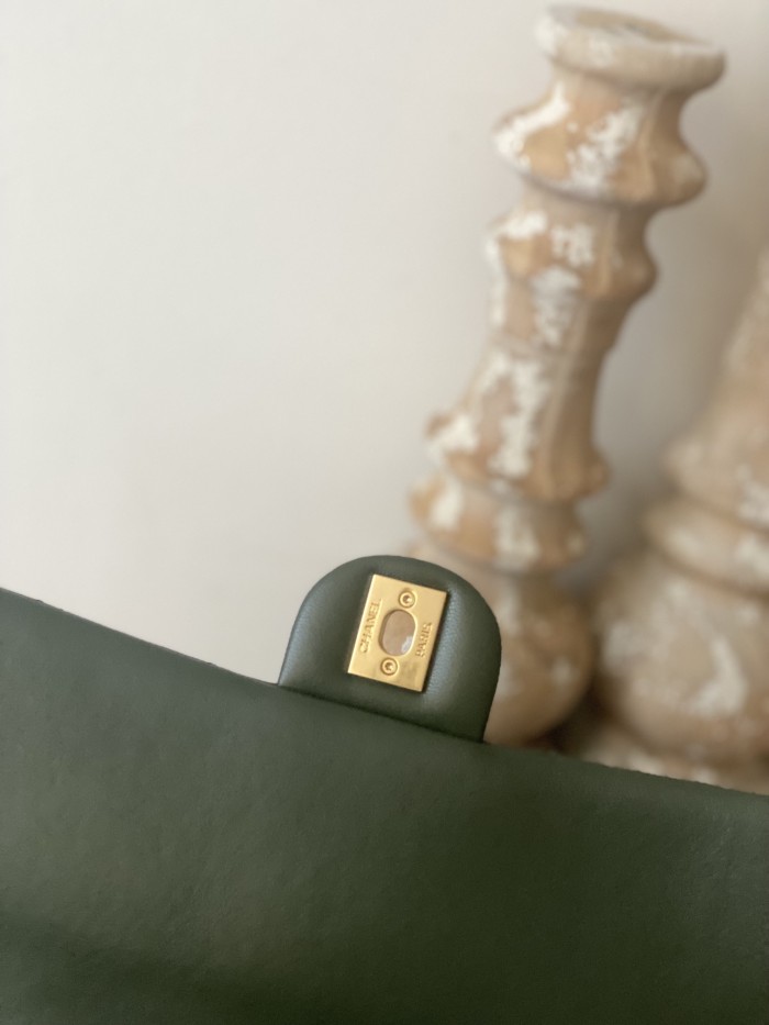 Handbag   Chanel  AS3609  size  16x25x10 cm