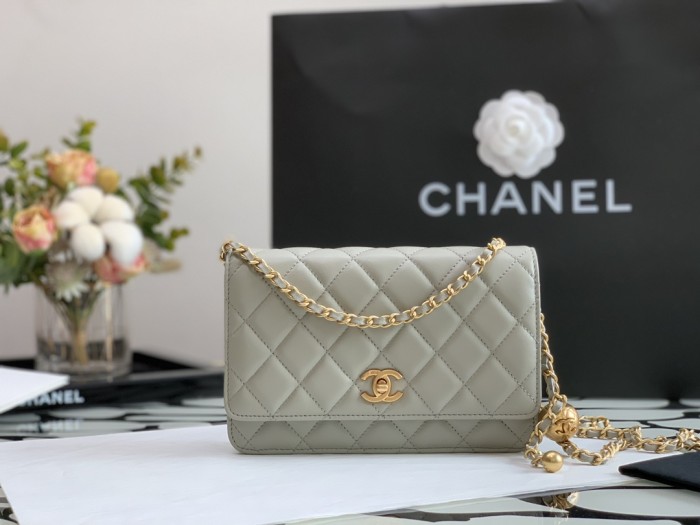 Handbag   Chanel  size 19  cm