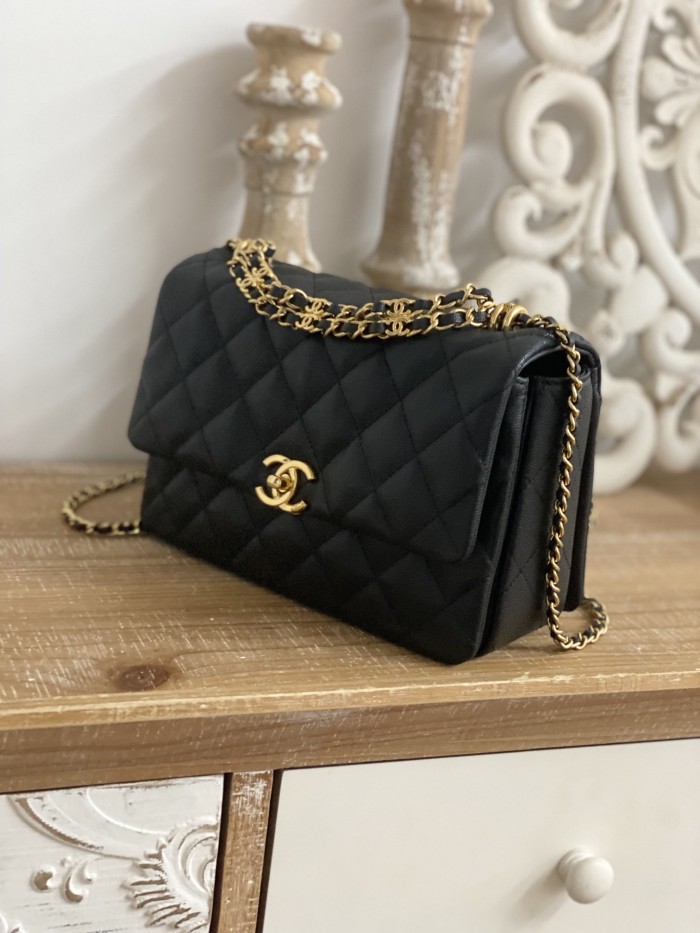 Handbag   Chanel 3663  size 16*23*11.5 cm