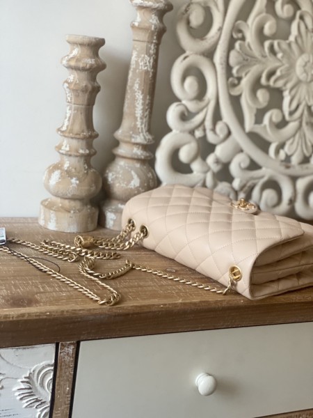 Handbag   Chanel  AS3609  size  16x25x10 cm