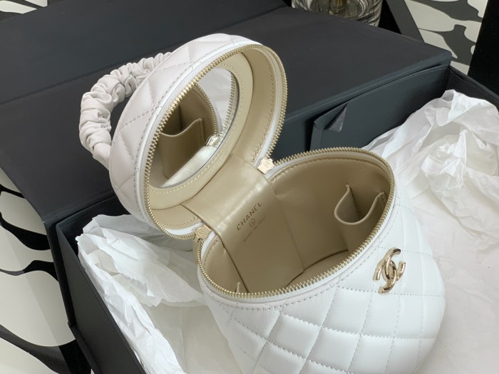 Handbag   Chanel  2730  size 13×13×11 cm