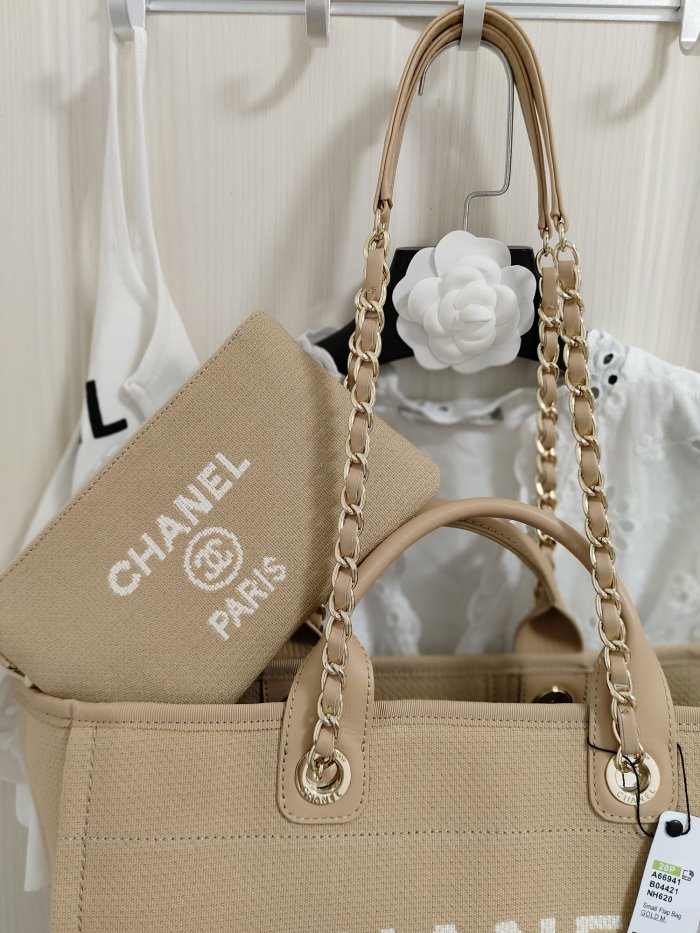 Handbag   Chanel  size  38 cm