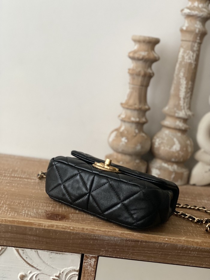 Handbag  Chanel  3473  size  13*18*6 cm