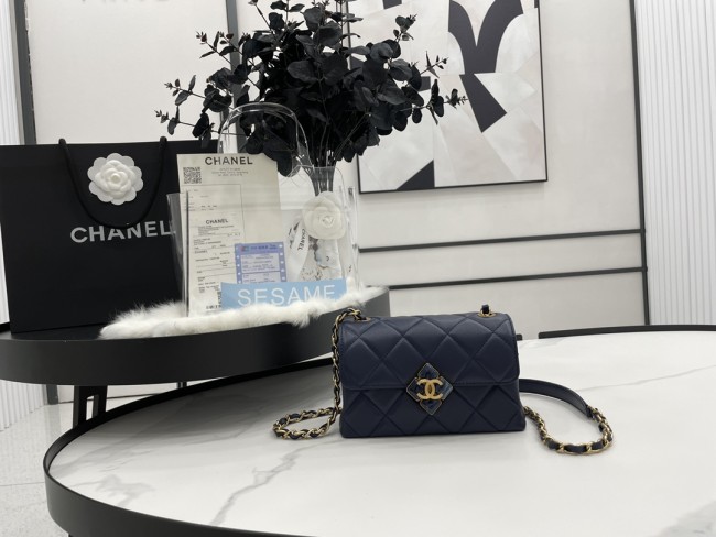 Handbag  Chanel AS2633  size 18*7*12 cm