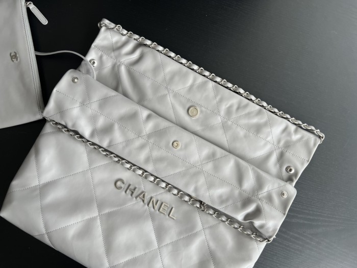 Handbag  Chanel  size 39cmx42cmx8 cm