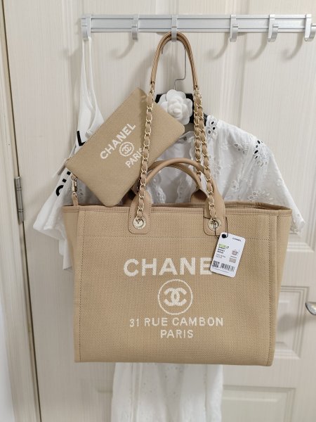 Handbag   Chanel  size  38 cm