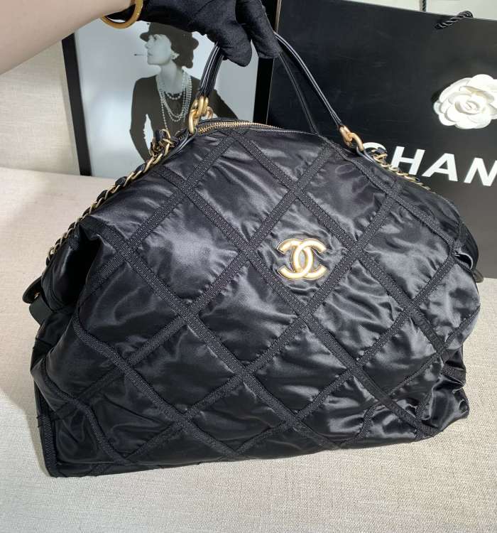 Handbag  Chanel  size  25×46×28 cm