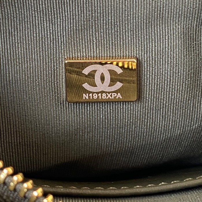  Handbag   Chanel  AS3562  size  17.5X24X6 cm