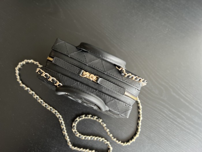 Handbag  Chanel size 15cmx11.5cmx5cm