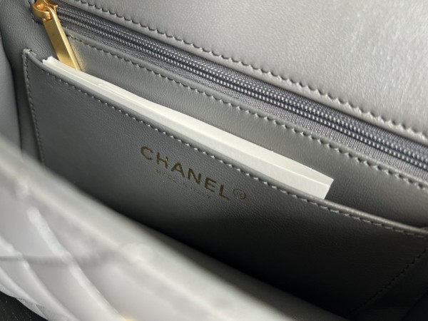  Handbag  Chanel  2431  size 20cmx12cmx6 cm