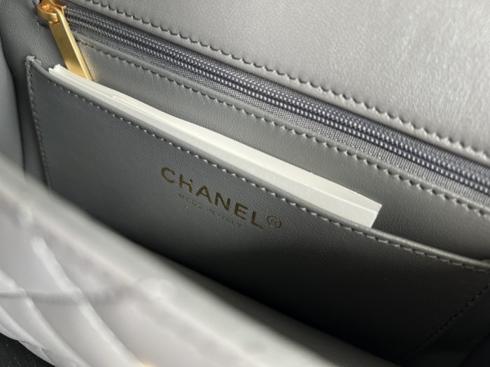  Handbag  Chanel  2431  size 20cmx12cmx6 cm