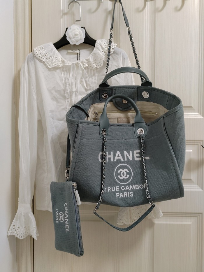 Handbag   Chanel  size  38 cm