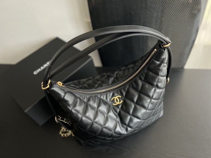 Handbag  Chanel   size  35cmx37cm11 cm