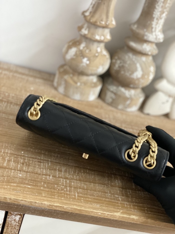 Handbag  Chanel  81221  size  19 cm