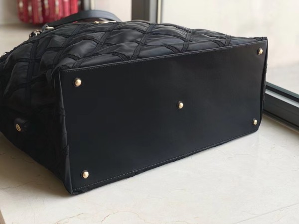 Handbag  Chanel  99150  size  25×46×28 cm