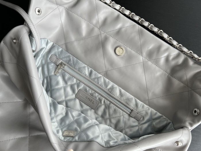 Handbag  Chanel  size 39cmx42cmx8 cm