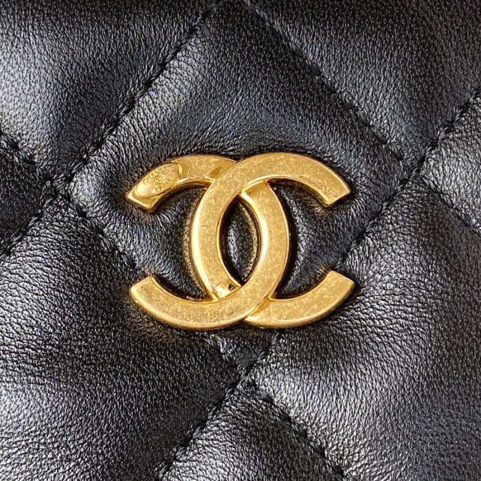  Handbag   Chanel  AS3562  size  17.5X24X6 cm