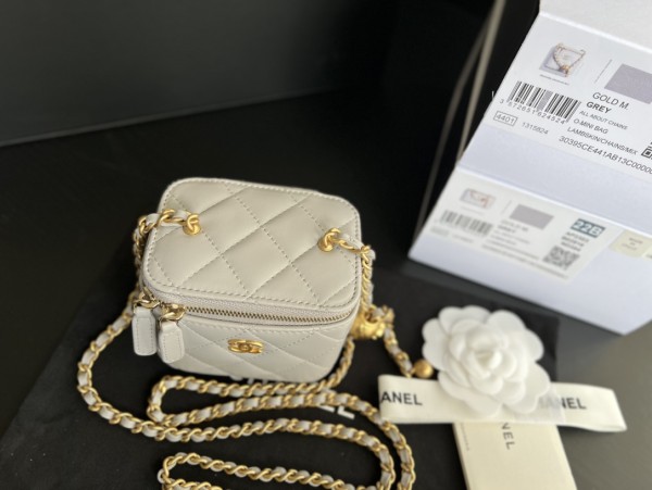 Handbag  Chanel  AP1447  size  8.5cmx11cmx7 cm 