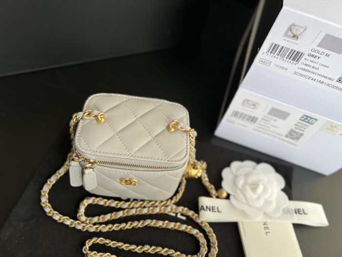 Handbag  Chanel  AP1447  size  8.5cmx11cmx7 cm 