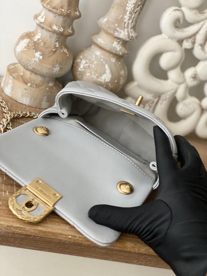 Handbag  Chanel  3473  size  13*18*6 cm