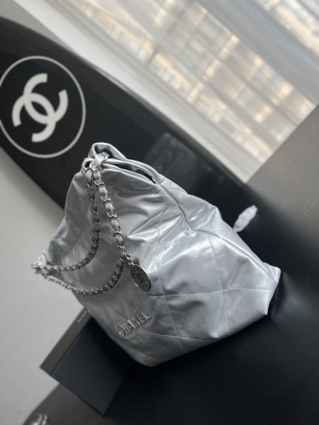 Handbag  Chanel  size 39cmx42cmx8 cm