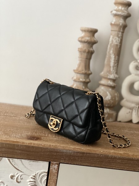 Handbag  Chanel  3473  size  13*18*6 cm