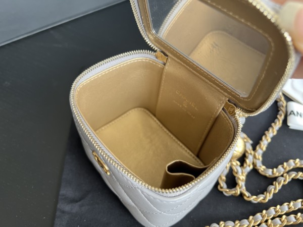 Handbag  Chanel  AP1447  size  8.5cmx11cmx7 cm 