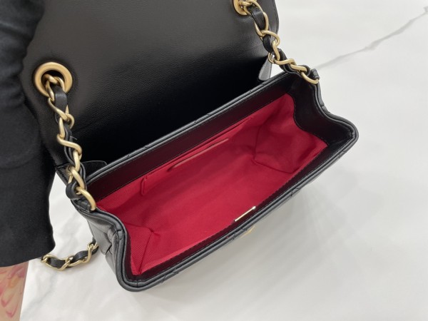 Handbag  Chanel  AS2633  size  18*7*12 cm