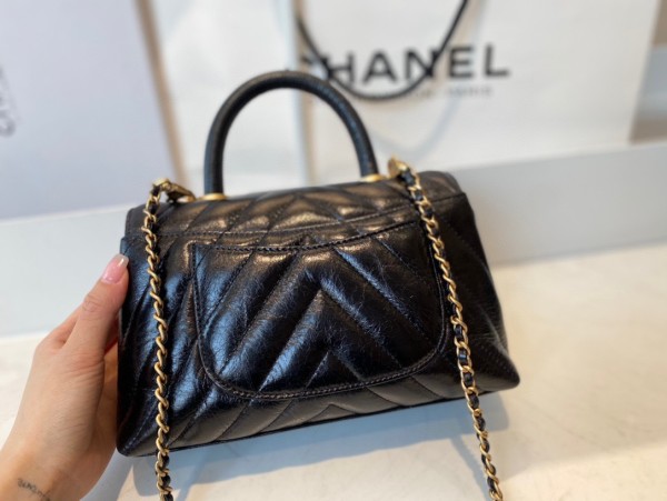 Handbag  Chanel  92993  size 23 cm