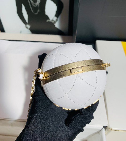 Handbag  Chanel   size  8 cm