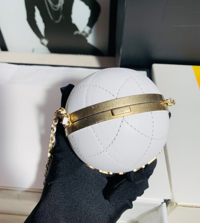 Handbag  Chanel   size  8 cm