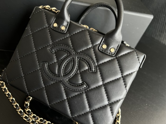 Handbag  Chanel size 15cmx11.5cmx5cm