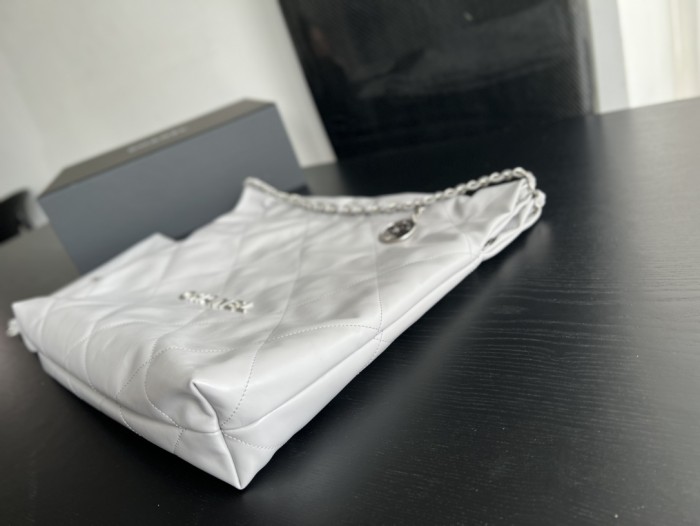 Handbag  Chanel  size 39cmx42cmx8 cm