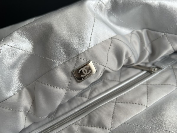 Handbag  Chanel  size  35cmx37cmx7 cm