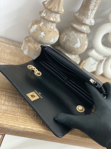 Handbag  Chanel  81221  size  19 cm