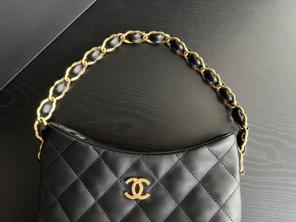 Handbag  Chanel   size  17.5cm24cm6 cm