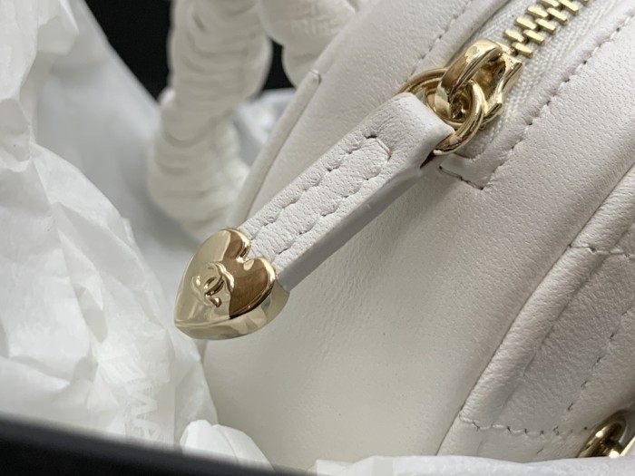  Handbag  Chanel   size  8*8.5*5.5* cm