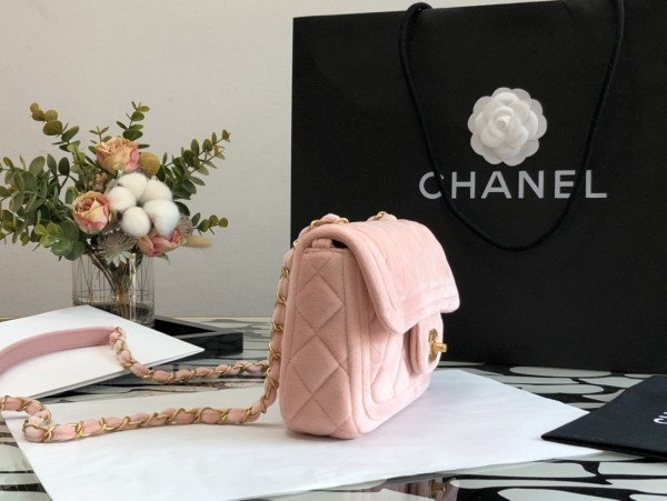 Handbag  Chanel  size  18×13×7 cm